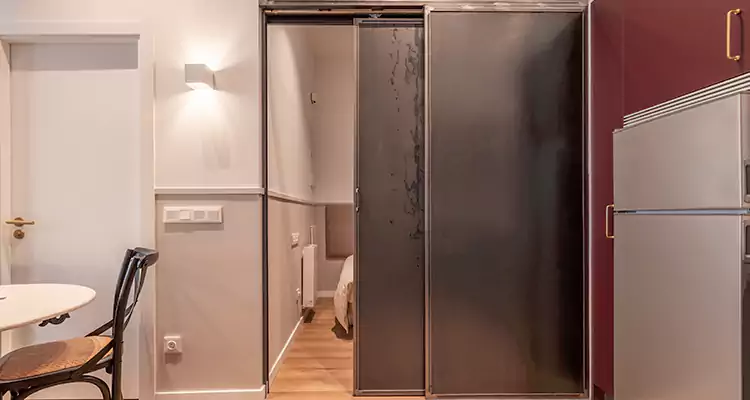 We Fix Closet Sliding Door in DeLand, FL